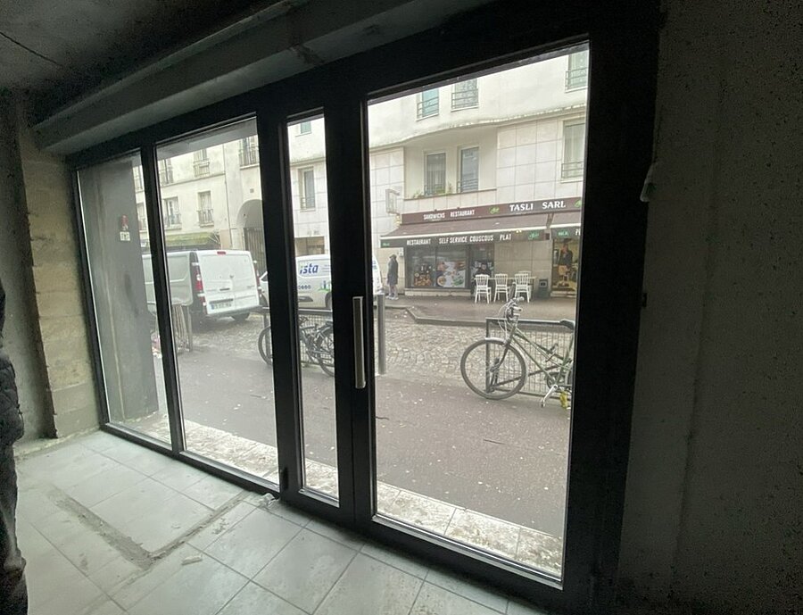 51 bis rue de la Goutte d'Or 75018 Nouvelle devanture posée