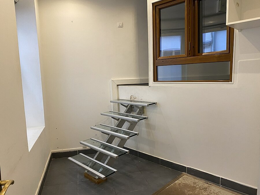 3eme pièce (accès cave par trappe au sol et à la mezzanine)