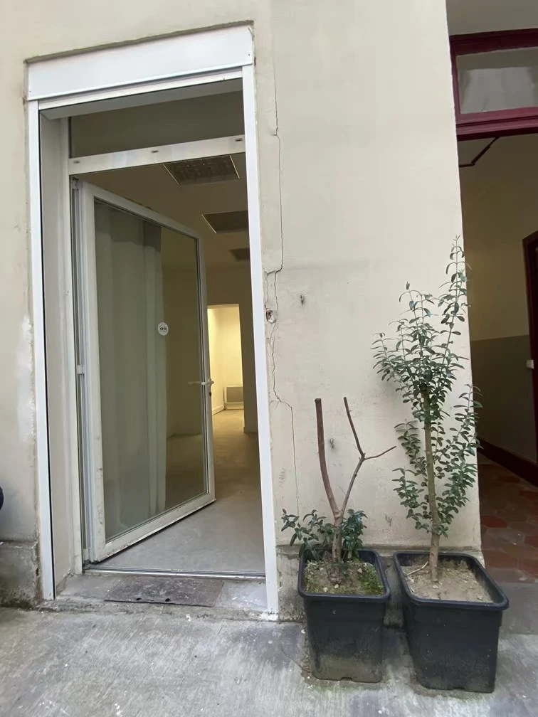 263 boulevard Voltaire 75011 : porte 1 avec rideau