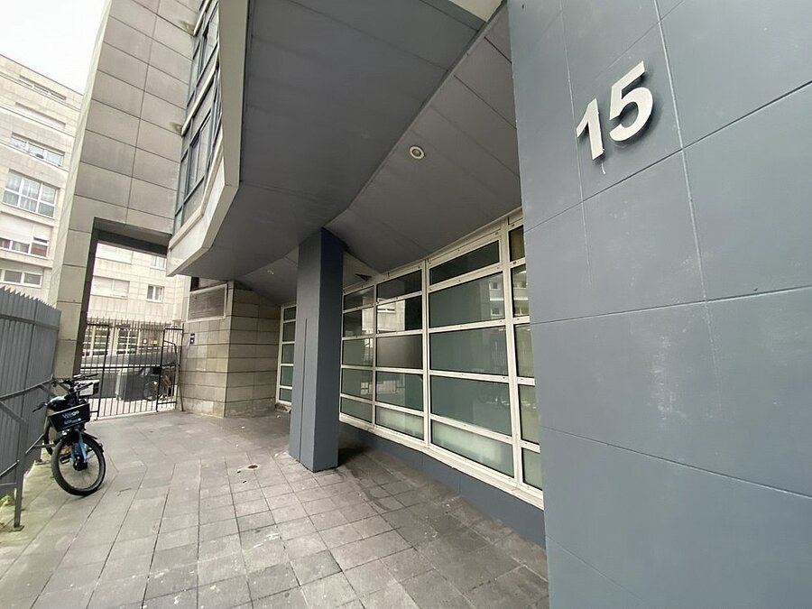 Entrée sur cour local 2