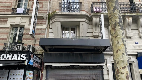 façade avec rideau métallique