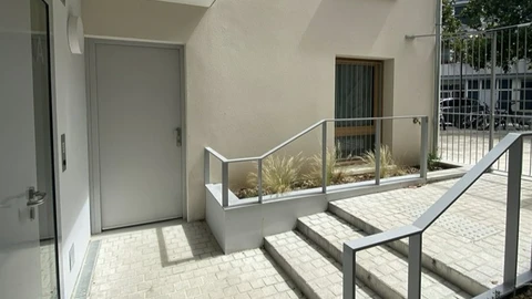 Entrée sur cour PMR
